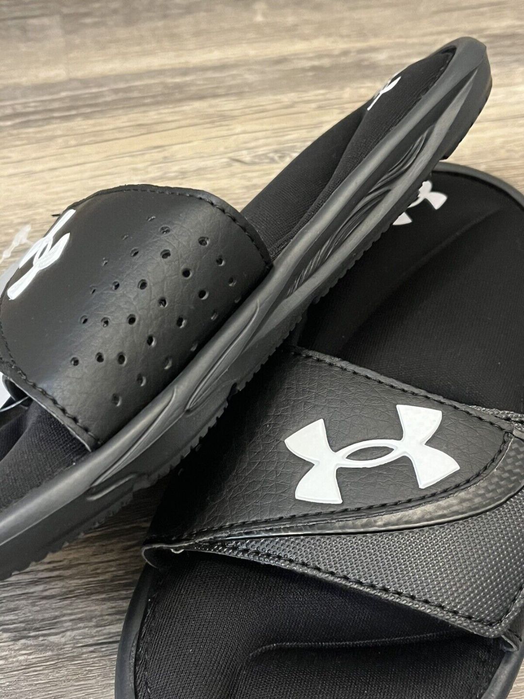 UNDER ARMOUR - Men Black Ignite VI Textured Sliders