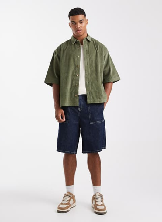 ASOS DESIGN - boxy oversized corduroy shirt with badge in dark green